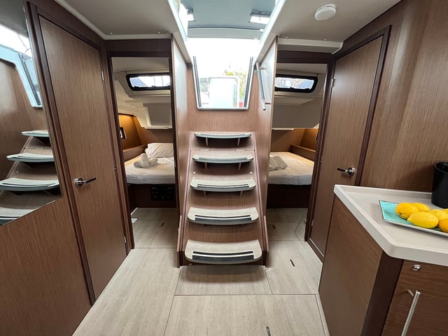 LELLA BELLE - Yelkenli içinde Alimos