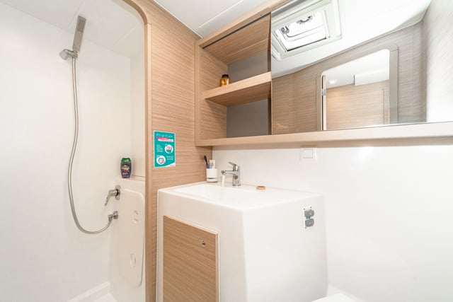 First Adventure - Katamaran içinde Skradin