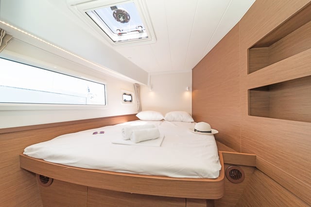 Aurora - Katamaran içinde Preveza