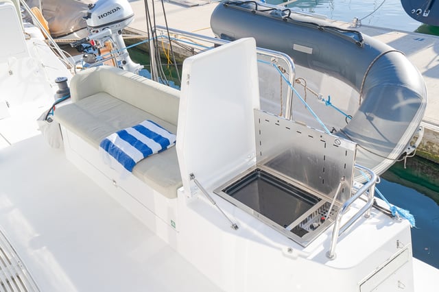 First Toy - Katamaran içinde Skradin