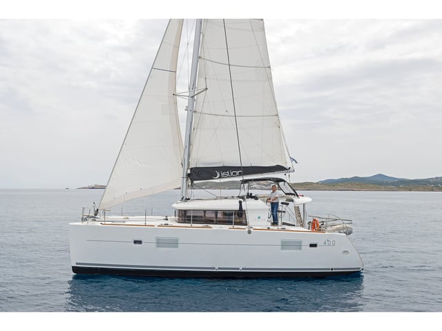 Libre - Catamaran in Lavrio