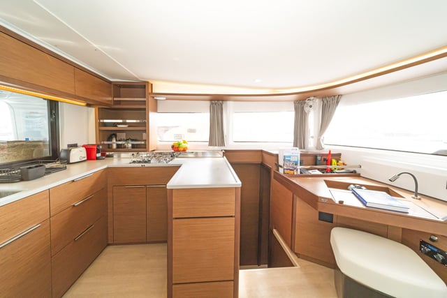 Nefeli - Katamaran içinde Volos