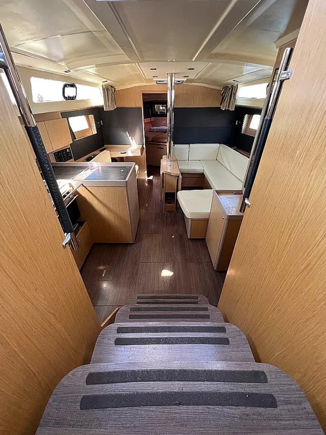 Illusion - Sailboat in Alimos