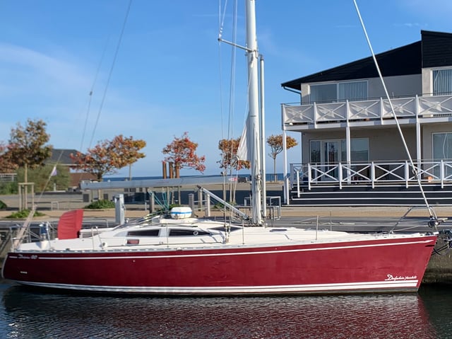 Lady in Red - Sailboat in Altefähr