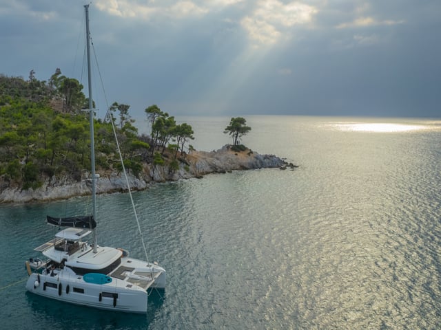 ASTRAEUS - Katamaran içinde Skiathos