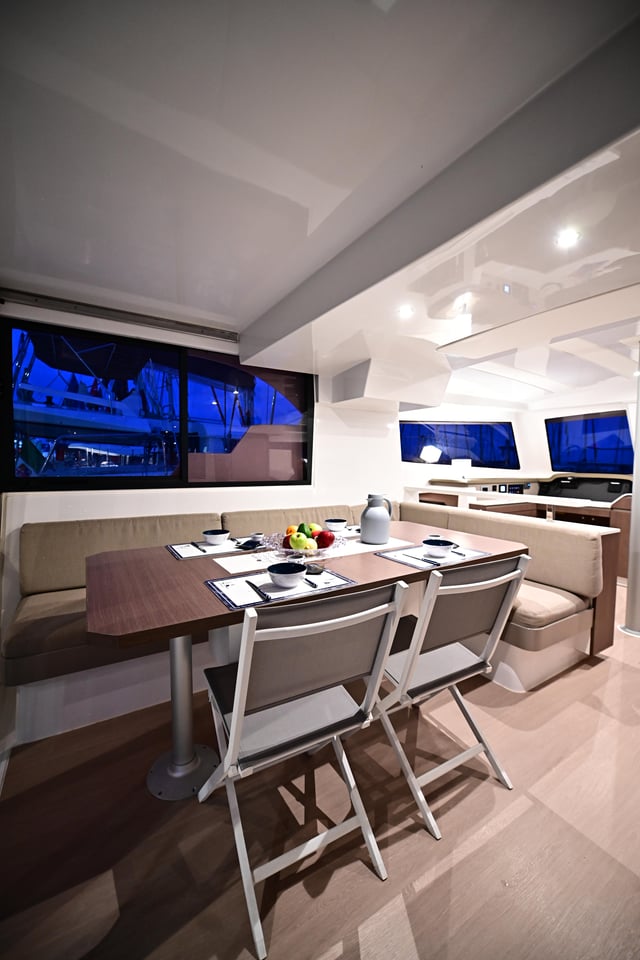 Perrito Caliente - Catamaran in Tonnarella