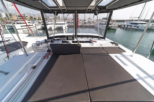 AF-LAG46 - Catamaran in Alimos