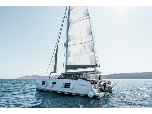 SoMi - Catamaran in Anatoliki Attiki