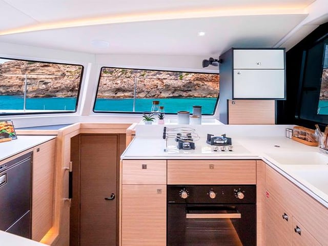 Hydra - Catamaran in Anatoliki Attiki