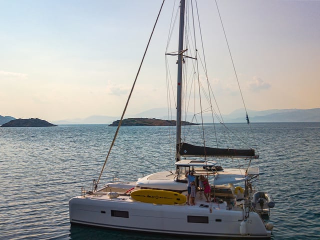 Chamotte - Catamaran in Anatoliki Attiki