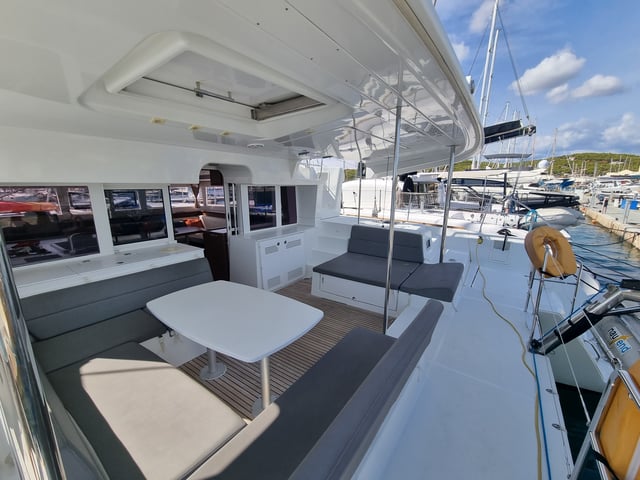 Lalouche - Katamaran içinde Anatoliki Attiki