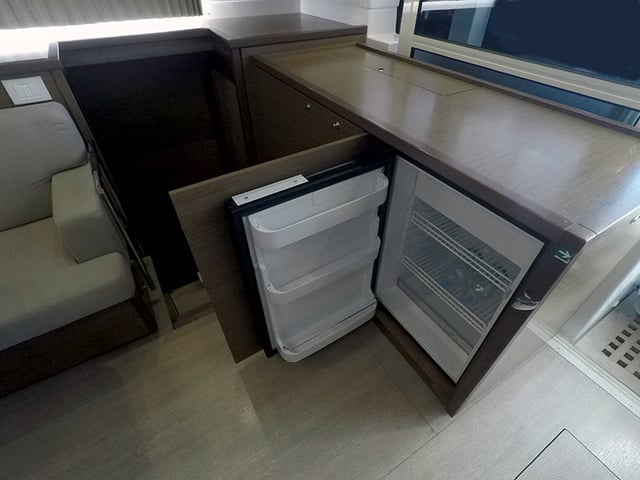 Zuzo 2 - Katamaran içinde Šibenik