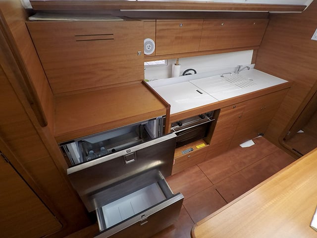 Sveti Ivan - Sailboat in Šibenik