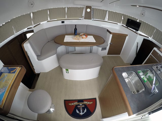 MAYA - Katamaran içinde Šibenik