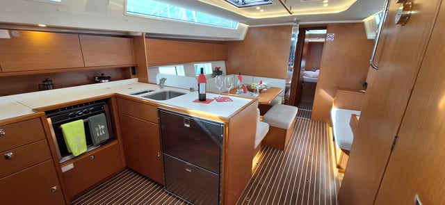 LADY FLORA 1 - Sailboat in Nikiana