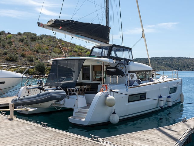 MONARCH 2020 (air condition, generator) - Katamaran içinde Primošten