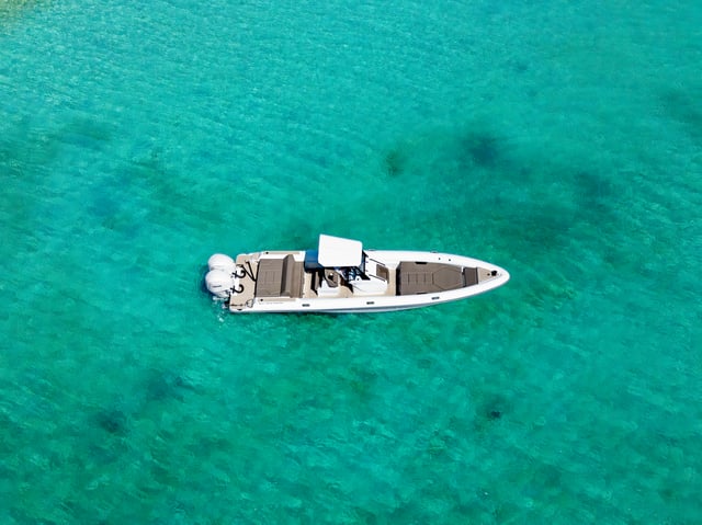 NABOO - Motor Yat içinde Paros