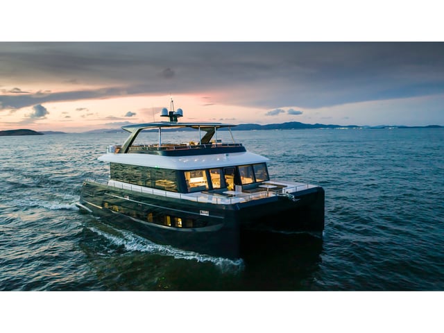 Evita - Catamaran in Alimos