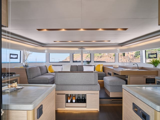 Effie Star - Katamaran içinde Alimos