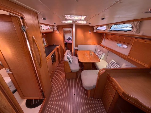 BUNNY GIRL - Yelkenli içinde Vlicho