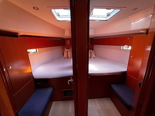 WHISKY FOXTROT - Yelkenli içinde Vlicho