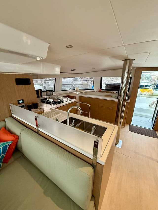 Keysmet - Katamaran içinde Tourlos