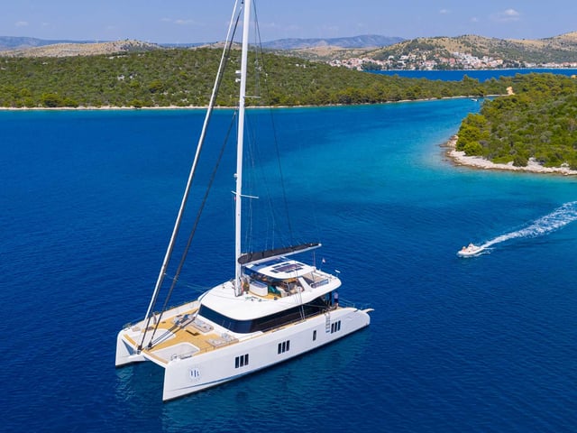 Honeybird - Catamaran in Šibenik
