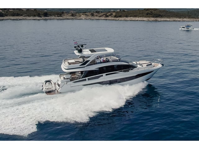 Premium + - Motor Yacht in Seget Donji