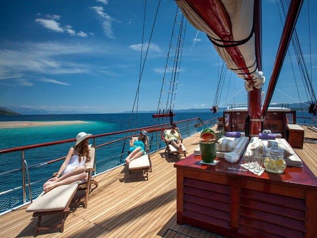 Romanca - Gulet içinde Stobreč