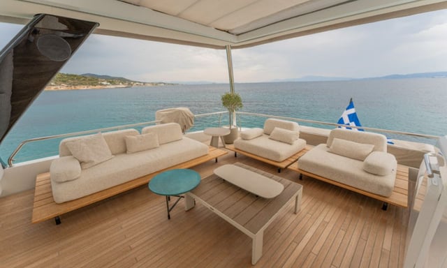 VALIUM 67 - Katamaran içinde Nea Peramos