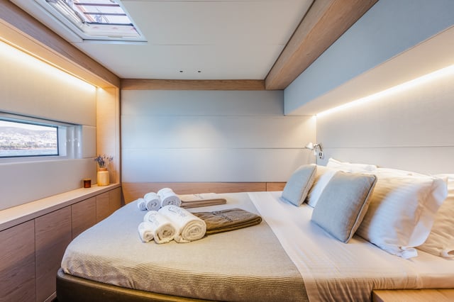 WHITE CAPS - Catamaran in Nea Peramos