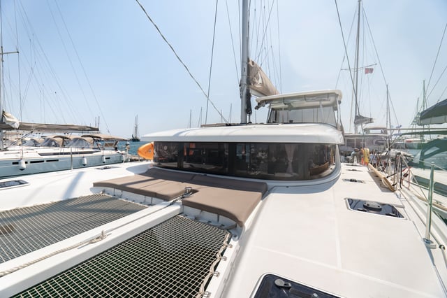 ANEMI - Katamaran içinde Nea Peramos