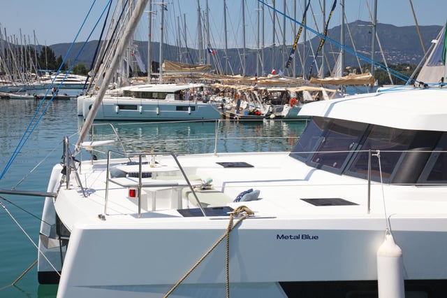 METAL BLUE - Catamaran in Mpenitses