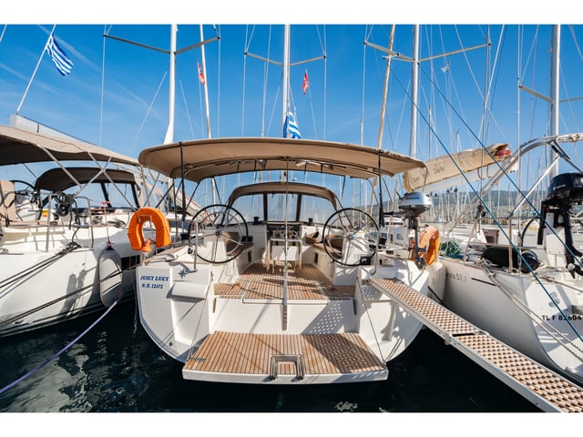 JUICY LUCY - Yelkenli içinde Nea Peramos