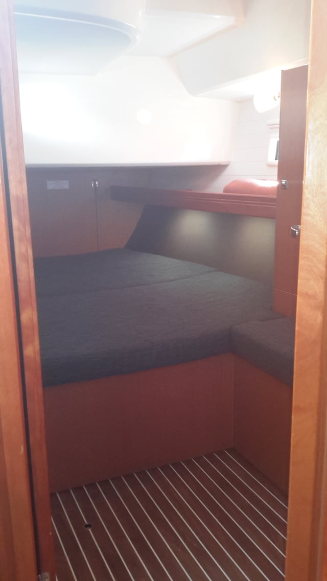 Aurora - Yelkenli içinde Alimos