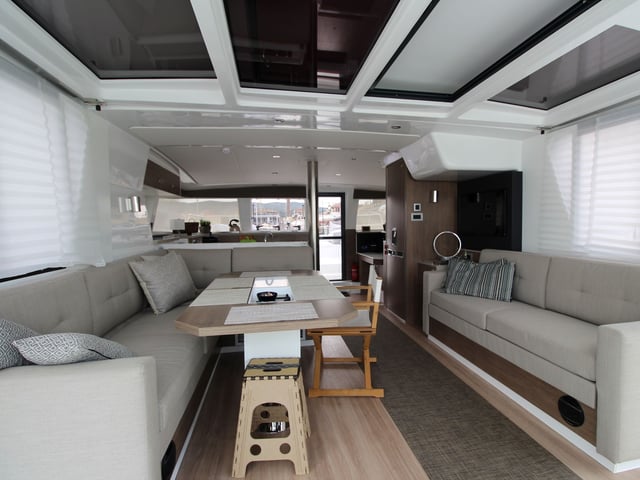 Blue Navy - Katamaran içinde Nikiana