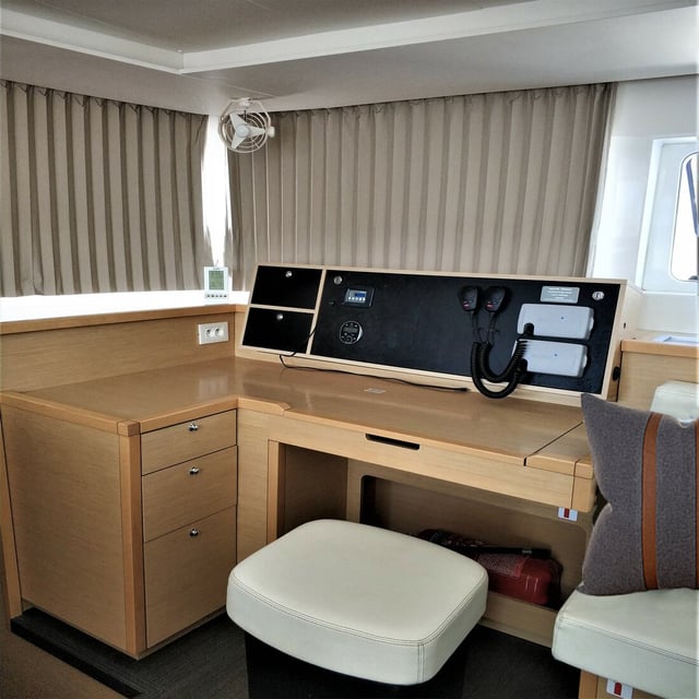 Azraq - Katamaran içinde Alimos