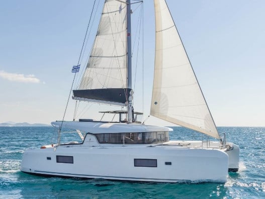 Amici - Catamaran in Alimos