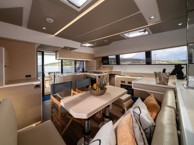 Alba - Katamaran içinde Primošten