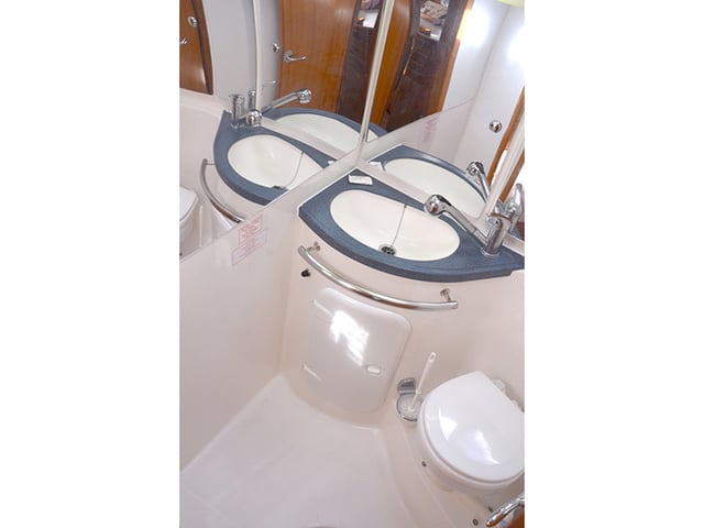 Ira - Yelkenli içinde Lavrio