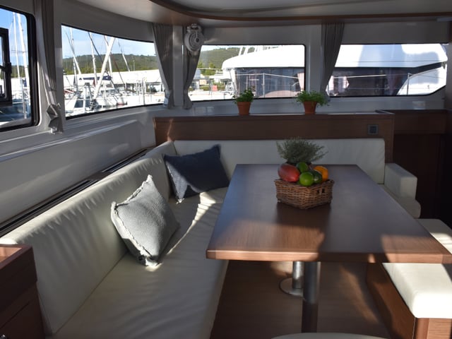 NOTORIOUS - Catamaran in Bibinje