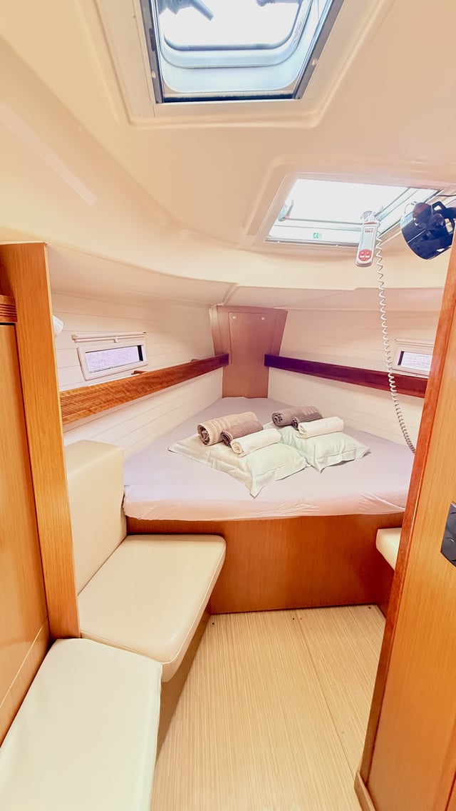 Paola - Yelkenli içinde Kavala