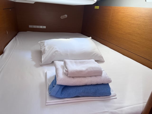 Stilvi - Yelkenli içinde Loutraki