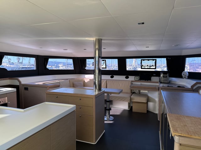 Frida - Catamaran in Tonnarella