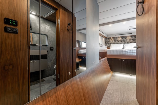 HANI I - Katamaran içinde Lavrio