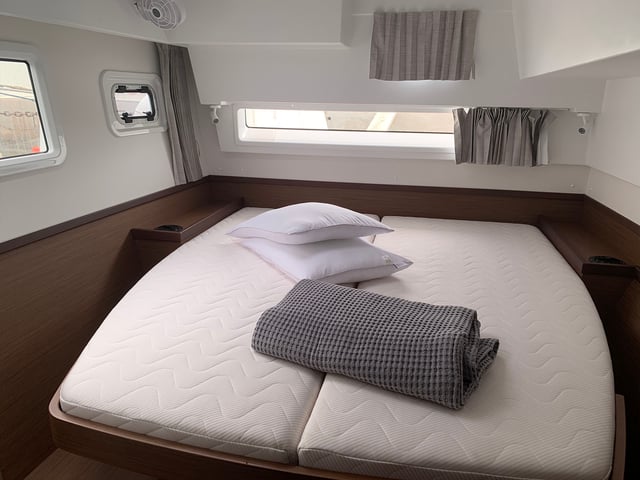 Zoe - Katamaran içinde Anatoliki Attiki