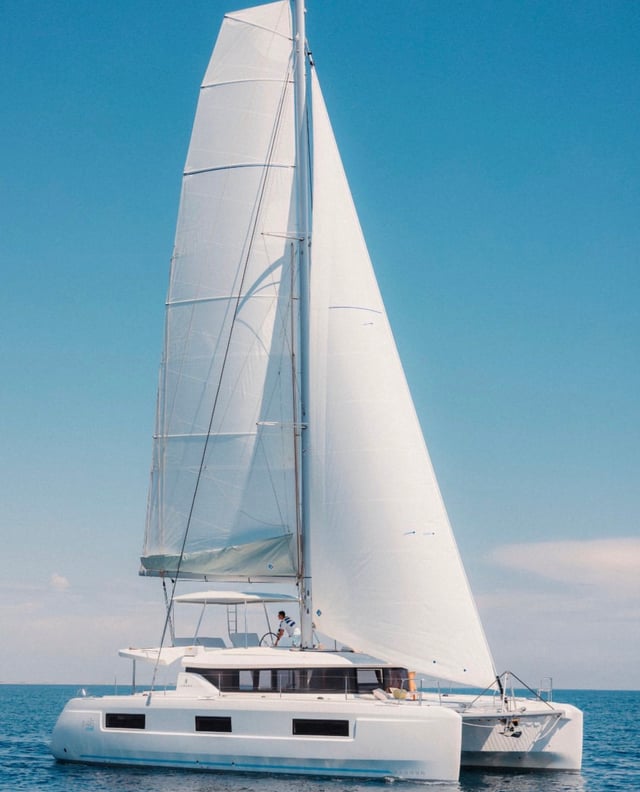 Mimi - Catamaran in Naples