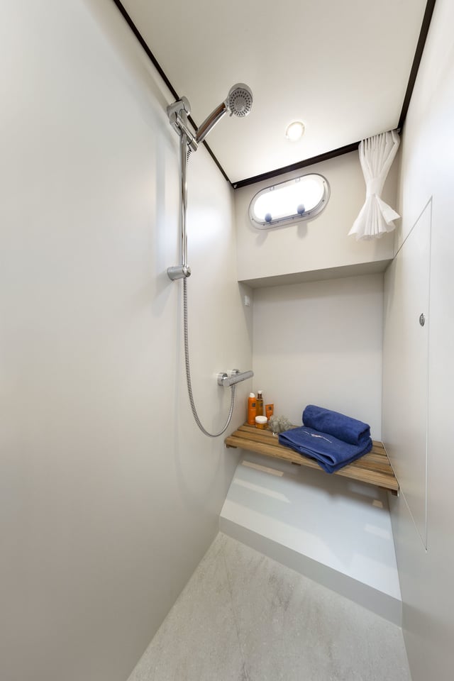 Liberty - Motor Yat içinde Heukelum