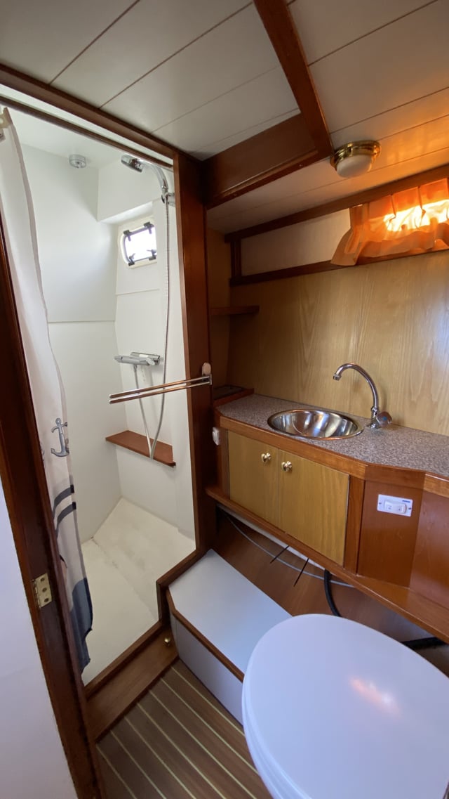 Pollux - Motor Yat içinde Heukelum