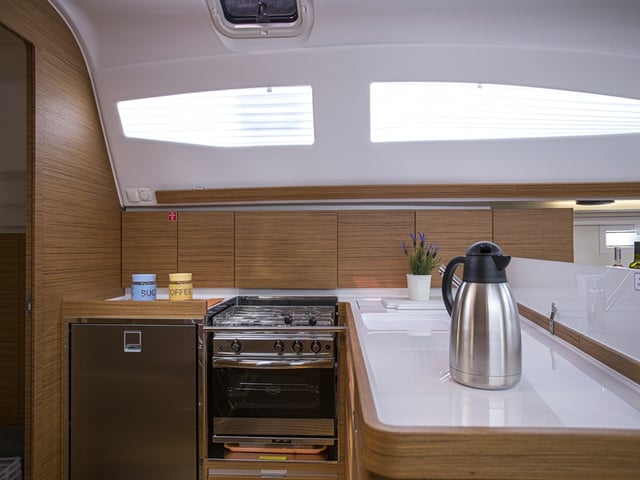 " MONACO " - Yelkenli içinde Baška Voda